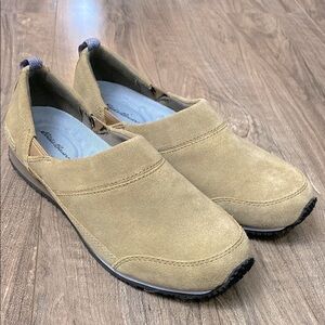 Eddie Bauer Light Tan Suede Flat Slip on Shoes Size 9